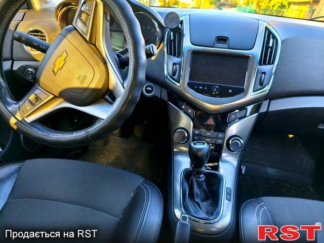 Шевроле Круз 2013 в Полтаве на Automoto.ua Белый Шевроле Круз, объемом двигателя 1.7 л и пробегом 193 тыс. км за 9000 $, фото 6 на Automoto.ua