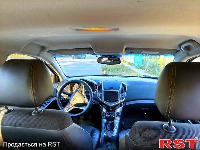 Шевроле Круз 2013 в Полтаве на Automoto.ua Белый Шевроле Круз, объемом двигателя 1.7 л и пробегом 193 тыс. км за 9000 $, фото 5 на Automoto.ua