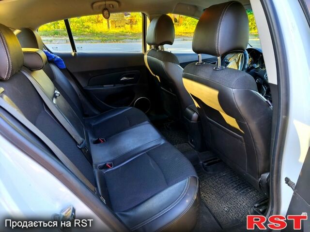 Шевроле Круз 2013 в Полтаве на Automoto.ua Белый Шевроле Круз, объемом двигателя 1.7 л и пробегом 193 тыс. км за 9000 $, фото 9 на Automoto.ua