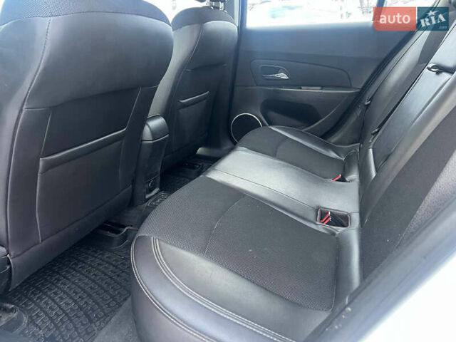 Белый Шевроле Круз, объемом двигателя 1.7 л и пробегом 193 тыс. км за 8800 $, фото 14 на Automoto.ua