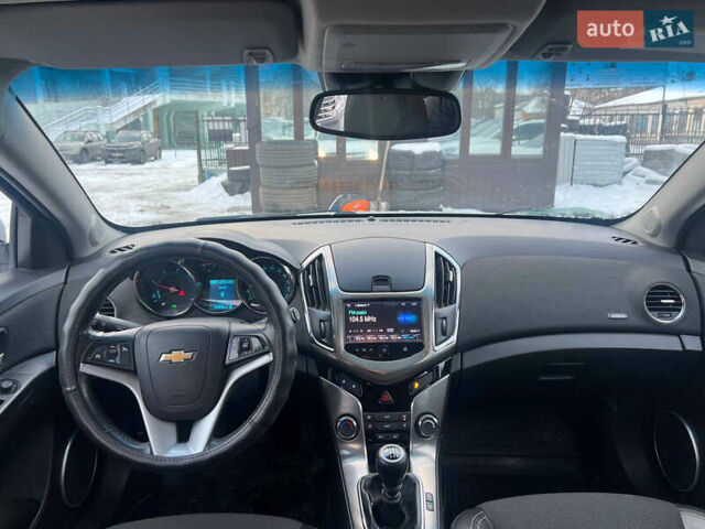 Белый Шевроле Круз, объемом двигателя 1.7 л и пробегом 193 тыс. км за 8800 $, фото 7 на Automoto.ua