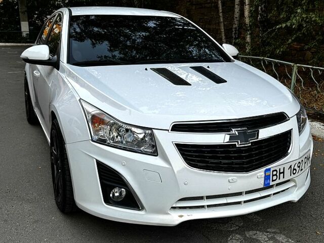 Белый Шевроле Круз, объемом двигателя 1.8 л и пробегом 185 тыс. км за 5700 $, фото 2 на Automoto.ua