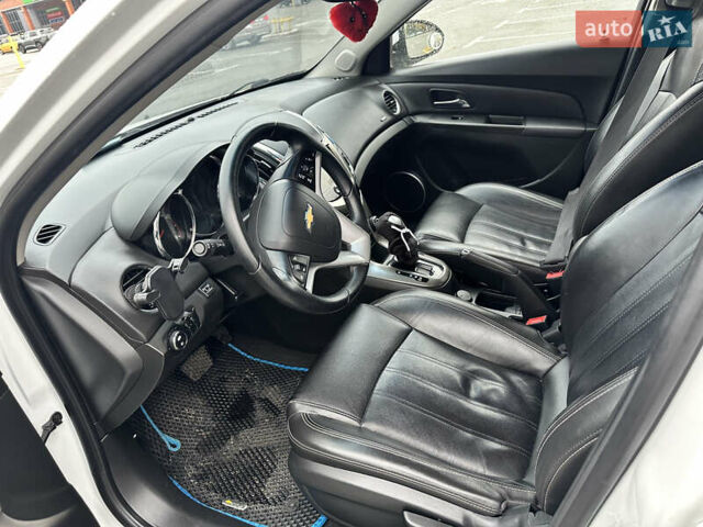 Белый Шевроле Круз, объемом двигателя 1.8 л и пробегом 146 тыс. км за 8700 $, фото 15 на Automoto.ua