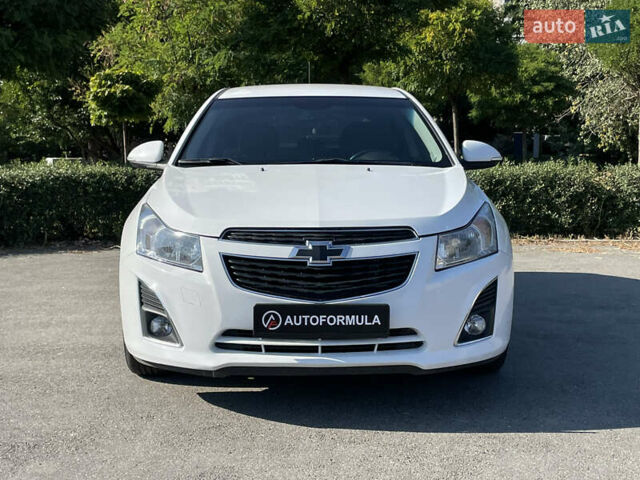 Белый Шевроле Круз, объемом двигателя 1.8 л и пробегом 129 тыс. км за 7990 $, фото 3 на Automoto.ua