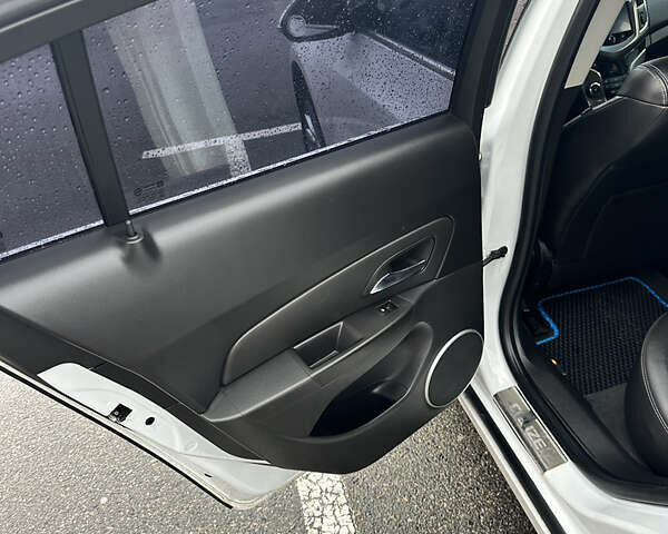 Белый Шевроле Круз, объемом двигателя 1.8 л и пробегом 146 тыс. км за 8700 $, фото 11 на Automoto.ua