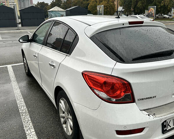 Белый Шевроле Круз, объемом двигателя 1.8 л и пробегом 146 тыс. км за 8700 $, фото 6 на Automoto.ua