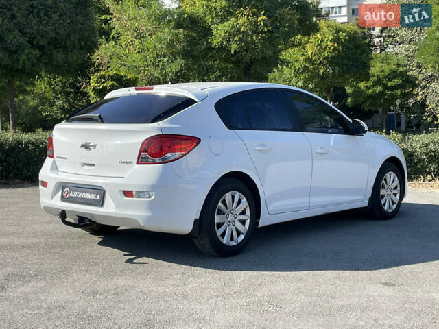 Белый Шевроле Круз, объемом двигателя 1.8 л и пробегом 129 тыс. км за 7990 $, фото 9 на Automoto.ua