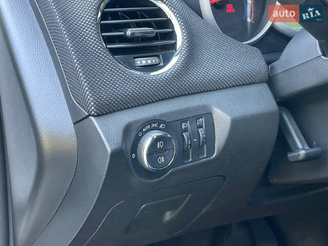 Белый Шевроле Круз, объемом двигателя 1.8 л и пробегом 129 тыс. км за 7990 $, фото 24 на Automoto.ua