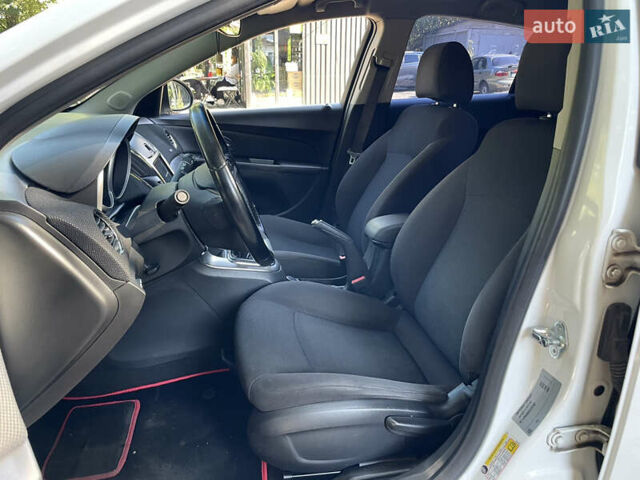 Белый Шевроле Круз, объемом двигателя 1.8 л и пробегом 129 тыс. км за 7990 $, фото 18 на Automoto.ua