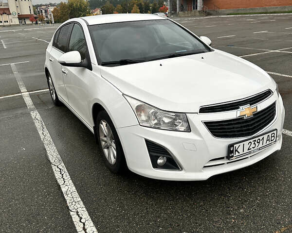 Белый Шевроле Круз, объемом двигателя 1.8 л и пробегом 146 тыс. км за 8700 $, фото 3 на Automoto.ua