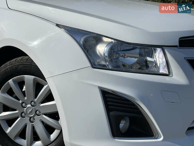 Белый Шевроле Круз, объемом двигателя 1.8 л и пробегом 129 тыс. км за 7990 $, фото 2 на Automoto.ua