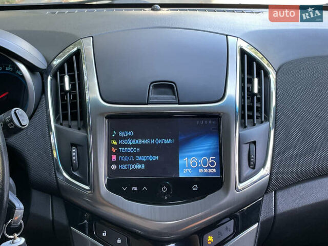 Белый Шевроле Круз, объемом двигателя 1.8 л и пробегом 129 тыс. км за 7990 $, фото 25 на Automoto.ua