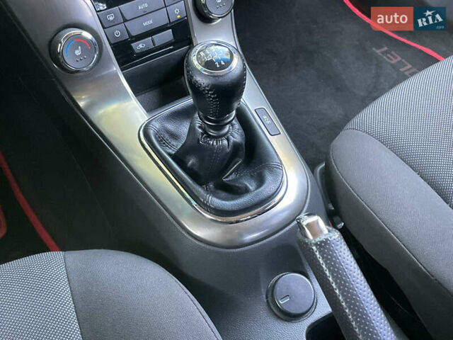 Белый Шевроле Круз, объемом двигателя 1.8 л и пробегом 129 тыс. км за 7990 $, фото 22 на Automoto.ua