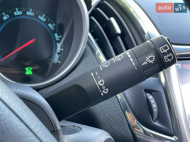 Белый Шевроле Круз, объемом двигателя 1.8 л и пробегом 129 тыс. км за 7990 $, фото 17 на Automoto.ua