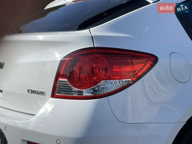 Белый Шевроле Круз, объемом двигателя 1.8 л и пробегом 129 тыс. км за 7990 $, фото 10 на Automoto.ua