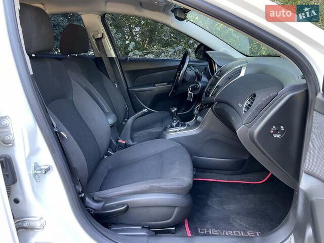 Белый Шевроле Круз, объемом двигателя 1.8 л и пробегом 129 тыс. км за 7990 $, фото 21 на Automoto.ua