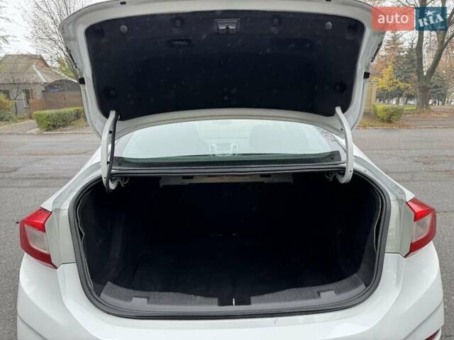 Белый Шевроле Круз, объемом двигателя 1.4 л и пробегом 145 тыс. км за 8900 $, фото 21 на Automoto.ua