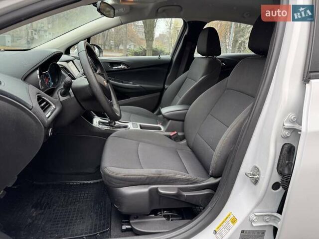 Белый Шевроле Круз, объемом двигателя 1.4 л и пробегом 145 тыс. км за 8900 $, фото 11 на Automoto.ua