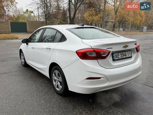 Белый Шевроле Круз, объемом двигателя 1.4 л и пробегом 145 тыс. км за 8900 $, фото 4 на Automoto.ua