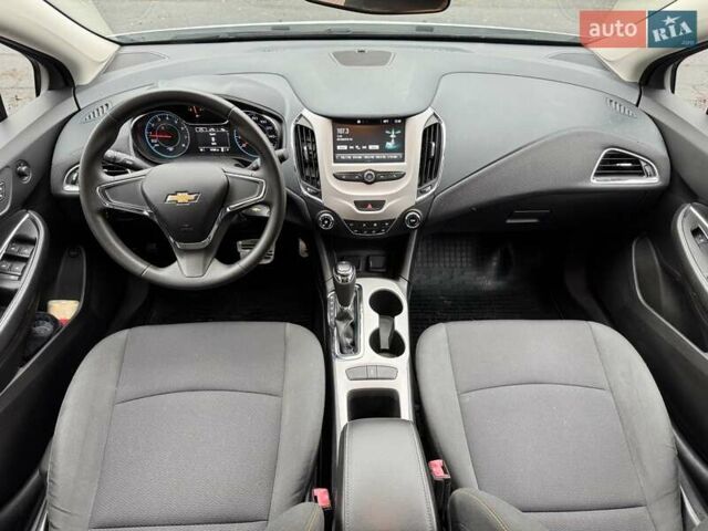 Белый Шевроле Круз, объемом двигателя 1.4 л и пробегом 145 тыс. км за 8900 $, фото 12 на Automoto.ua