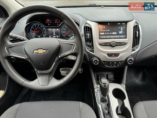 Белый Шевроле Круз, объемом двигателя 1.4 л и пробегом 145 тыс. км за 8900 $, фото 13 на Automoto.ua