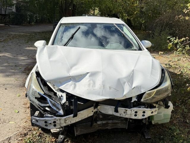 Белый Шевроле Круз, объемом двигателя 1.4 л и пробегом 3 тыс. км за 6500 $, фото 5 на Automoto.ua