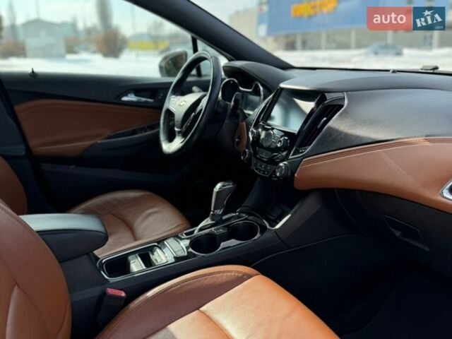 Белый Шевроле Круз, объемом двигателя 1.4 л и пробегом 135 тыс. км за 8000 $, фото 17 на Automoto.ua