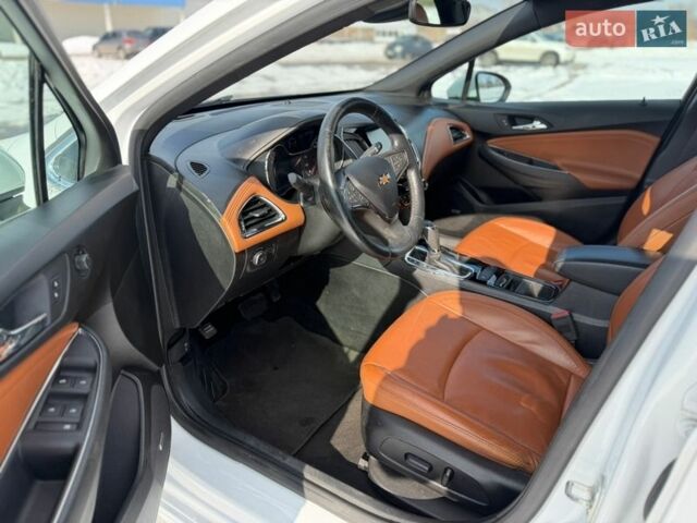 Белый Шевроле Круз, объемом двигателя 1.4 л и пробегом 135 тыс. км за 8000 $, фото 18 на Automoto.ua