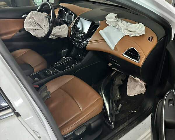 Білий Шевроле Круз, об'ємом двигуна 1.4 л та пробігом 135 тис. км за 5000 $, фото 6 на Automoto.ua