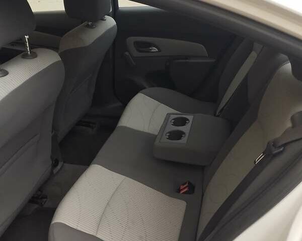 Білий Шевроле Круз, об'ємом двигуна 1.6 л та пробігом 139 тис. км за 6500 $, фото 12 на Automoto.ua