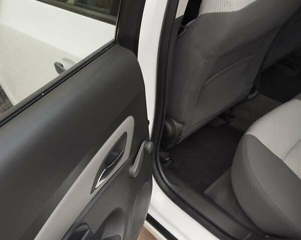 Білий Шевроле Круз, об'ємом двигуна 1.6 л та пробігом 139 тис. км за 6500 $, фото 13 на Automoto.ua