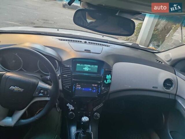 Белый Шевроле Круз, объемом двигателя 1.8 л и пробегом 400 тыс. км за 5250 $, фото 7 на Automoto.ua