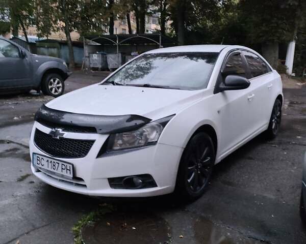 Белый Шевроле Круз, объемом двигателя 1.8 л и пробегом 400 тыс. км за 5250 $, фото 5 на Automoto.ua