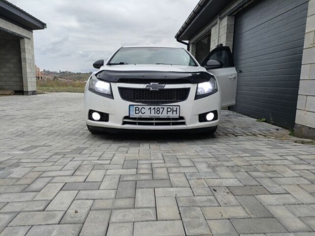 Белый Шевроле Круз, объемом двигателя 1.8 л и пробегом 399 тыс. км за 5300 $, фото 7 на Automoto.ua