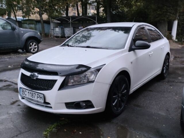 Белый Шевроле Круз, объемом двигателя 1.8 л и пробегом 399 тыс. км за 5300 $, фото 5 на Automoto.ua