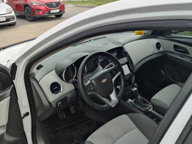 Белый Шевроле Круз, объемом двигателя 1.8 л и пробегом 399 тыс. км за 5300 $, фото 2 на Automoto.ua