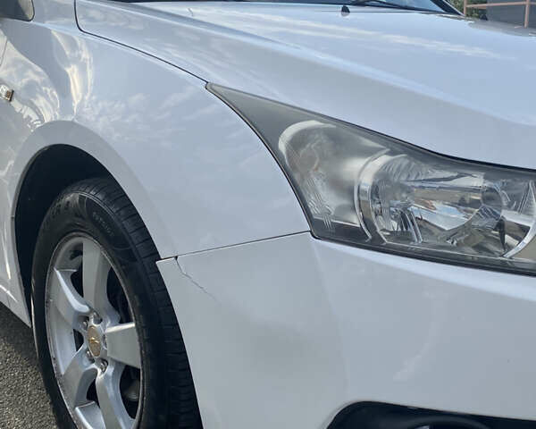 Белый Шевроле Круз, объемом двигателя 1.6 л и пробегом 150 тыс. км за 6500 $, фото 15 на Automoto.ua