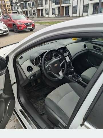 Белый Шевроле Круз, объемом двигателя 1.8 л и пробегом 400 тыс. км за 5250 $, фото 3 на Automoto.ua