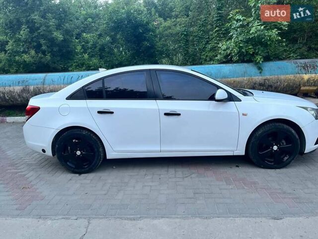 Белый Шевроле Круз, объемом двигателя 1.6 л и пробегом 180 тыс. км за 7200 $, фото 2 на Automoto.ua