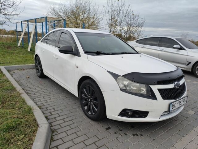 Белый Шевроле Круз, объемом двигателя 1.8 л и пробегом 399 тыс. км за 5300 $, фото 1 на Automoto.ua