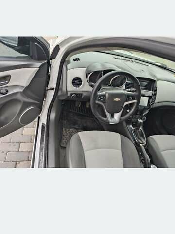 Белый Шевроле Круз, объемом двигателя 1.8 л и пробегом 400 тыс. км за 5250 $, фото 2 на Automoto.ua