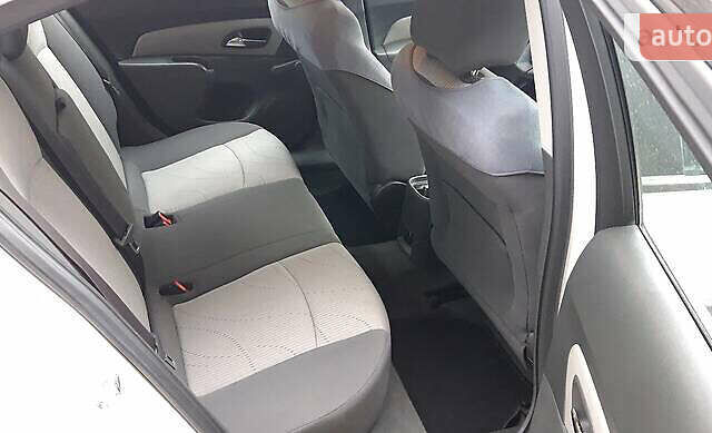 Білий Шевроле Круз, об'ємом двигуна 1.6 л та пробігом 142 тис. км за 5500 $, фото 7 на Automoto.ua