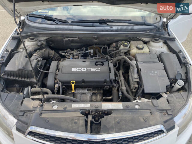 Белый Шевроле Круз, объемом двигателя 1.6 л и пробегом 150 тыс. км за 6500 $, фото 9 на Automoto.ua