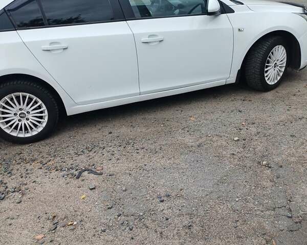 Белый Шевроле Круз, объемом двигателя 1.99 л и пробегом 231 тыс. км за 5800 $, фото 9 на Automoto.ua