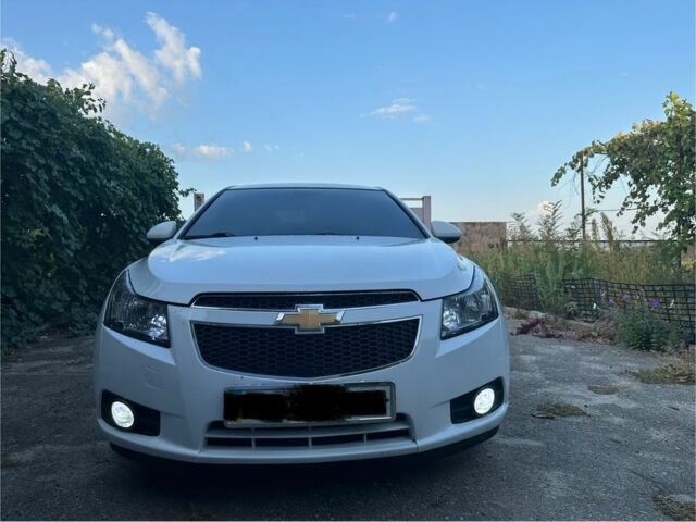 Белый Шевроле Круз, объемом двигателя 2 л и пробегом 237 тыс. км за 6200 $, фото 1 на Automoto.ua