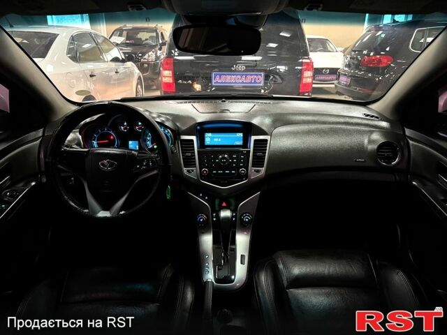 Белый Шевроле Круз, объемом двигателя 1.6 л и пробегом 111 тыс. км за 6500 $, фото 6 на Automoto.ua