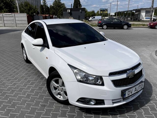 Белый Шевроле Круз, объемом двигателя 1.6 л и пробегом 135 тыс. км за 6150 $, фото 5 на Automoto.ua