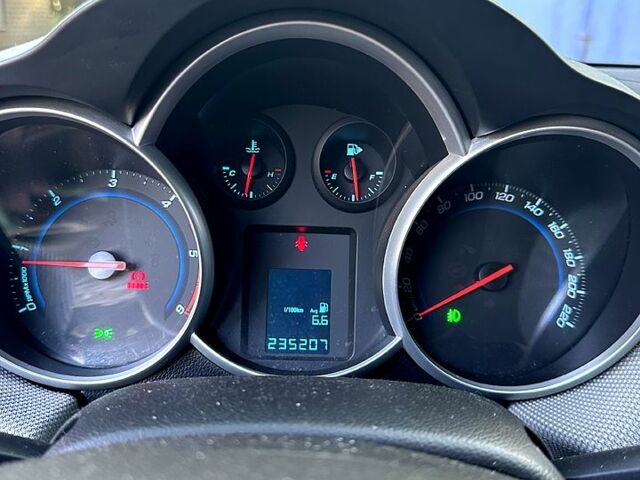 Білий Шевроле Круз, об'ємом двигуна 2 л та пробігом 0 тис. км за 6000 $, фото 8 на Automoto.ua