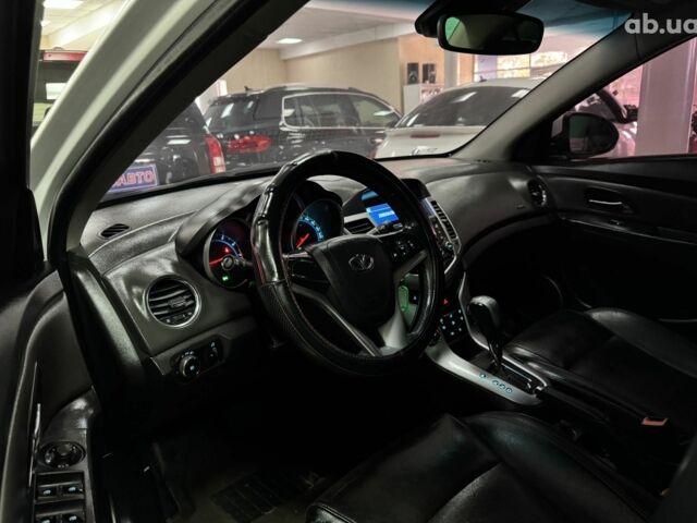 Белый Шевроле Круз, объемом двигателя 0 л и пробегом 111 тыс. км за 6500 $, фото 10 на Automoto.ua