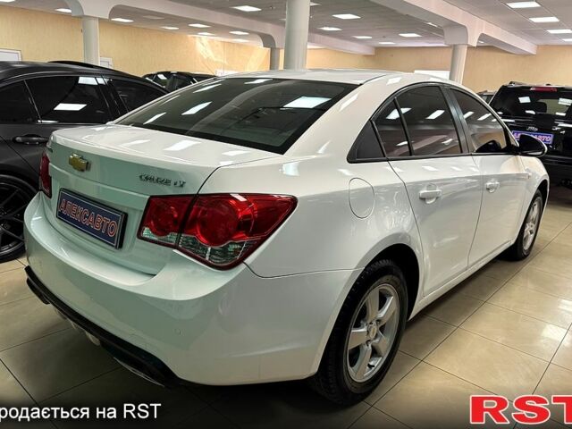Белый Шевроле Круз, объемом двигателя 1.6 л и пробегом 111 тыс. км за 6500 $, фото 3 на Automoto.ua